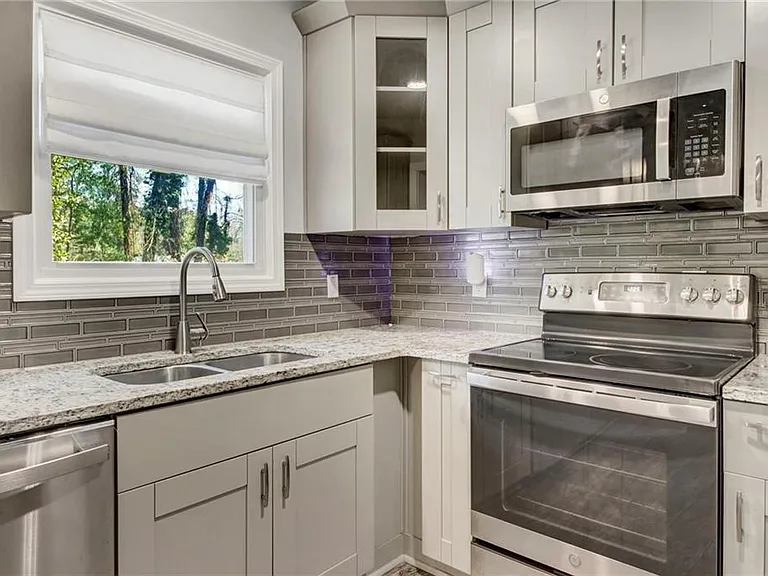 2692 Rockcliff Rd SE — Photo 9