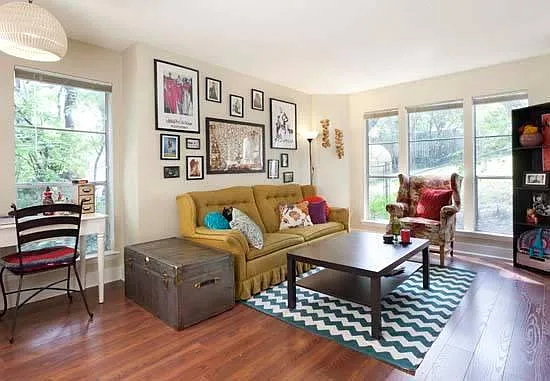 Small 1/1 living room (standard)