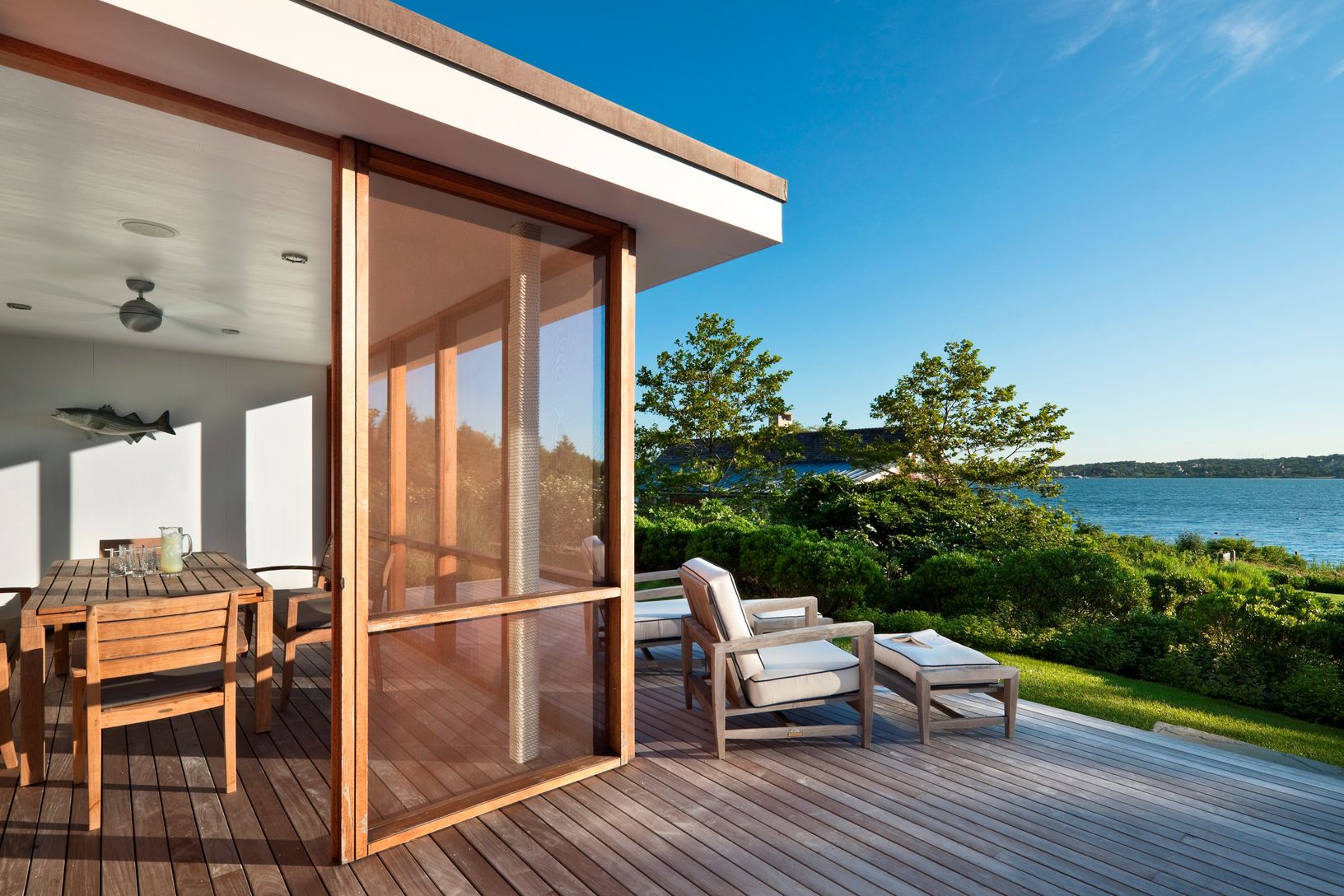  Direct waterfront on Lake Montauk