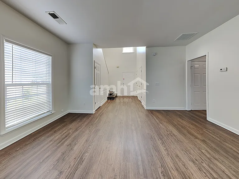 1540 Cardinal Ln — Photo 8