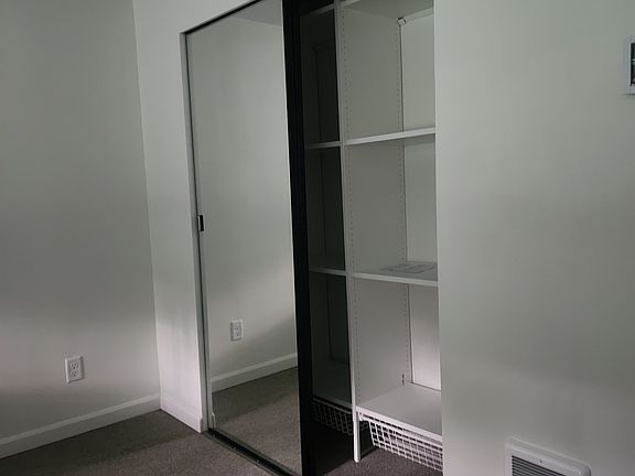 3rd image of 6228 Agnes Rd NE