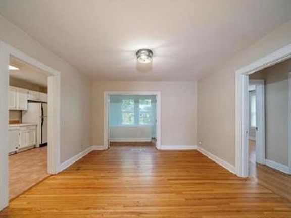 3rd image of 123 Pinewood St