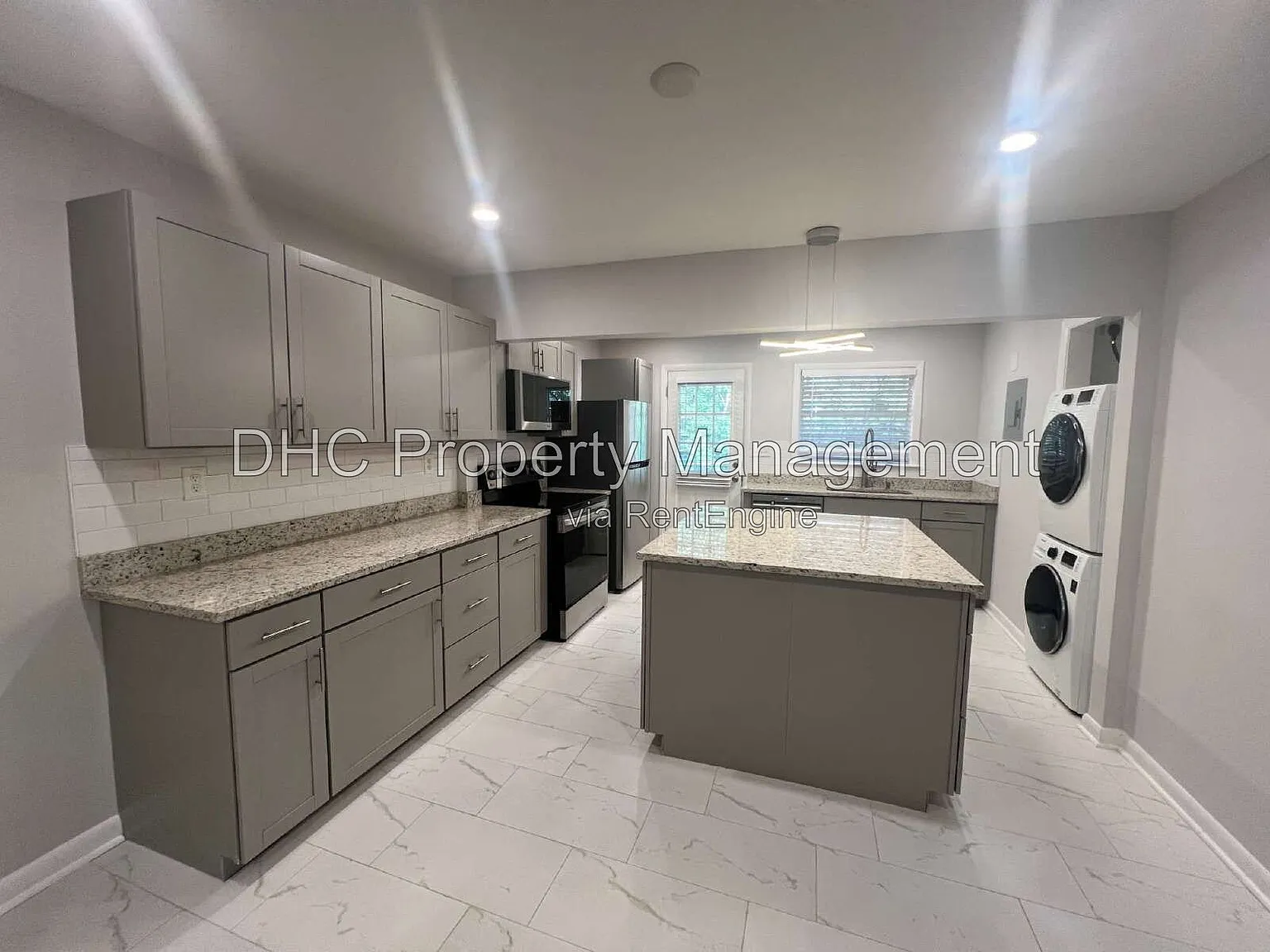 2 bed, 2.0 bath, 1000 sqft, $1,895 — Photo 2