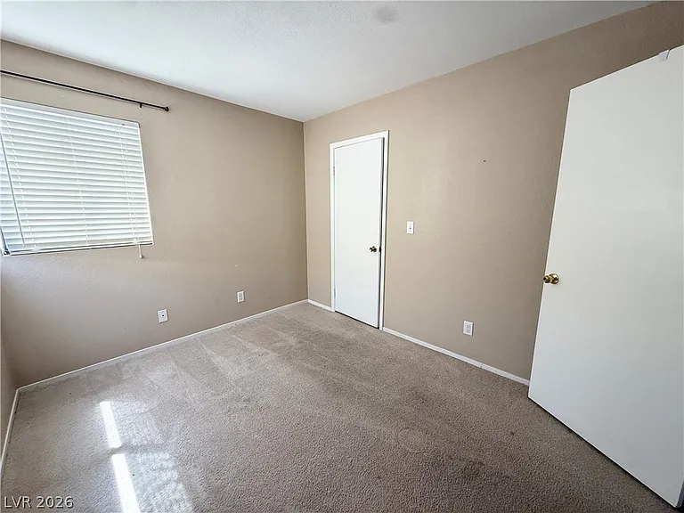 2066 Waverly Cir — Photo 15