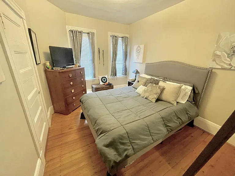 8 Douglass St #2R — Photo 2