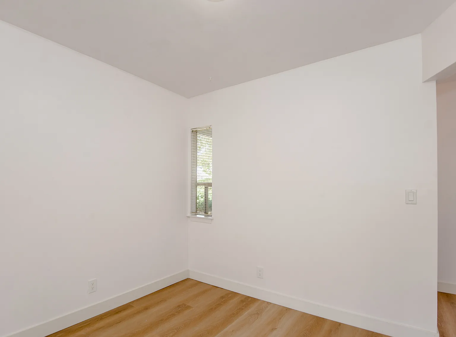 4 bed, 1270 sqft, $2,600 — Photo 2