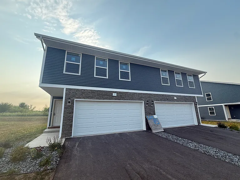 309 Alberts Dr #305 — Photo 2