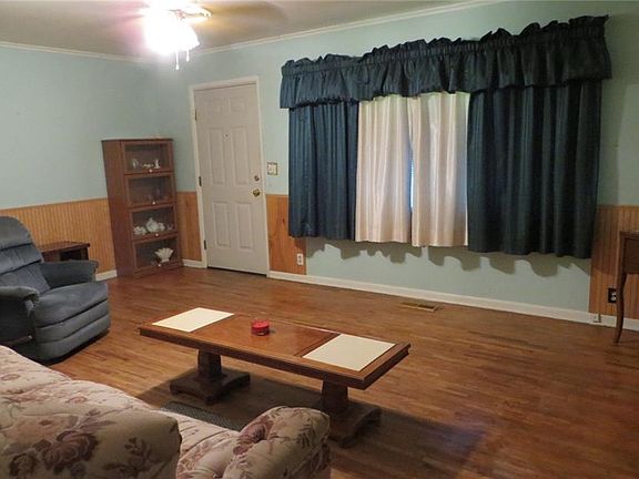 3rd image of 210 Alma Ave