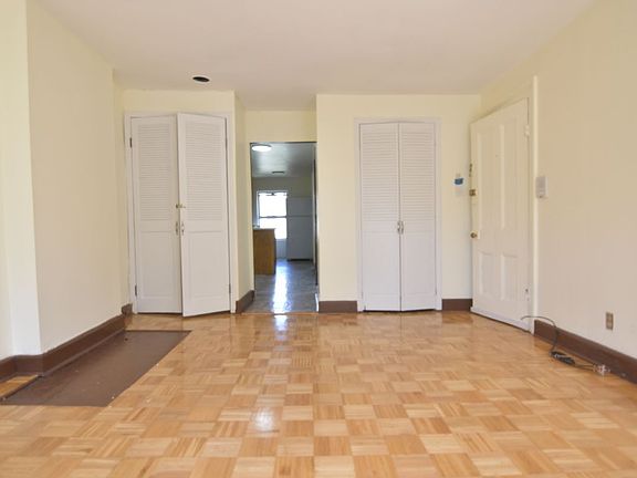 2nd image of 631 Warren St APT 4