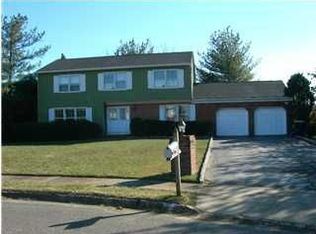 3 Hickory Ct, Matawan, NJ 07747
