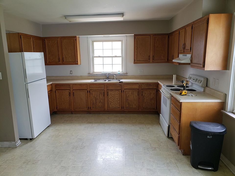 1st image of 214 Charles St