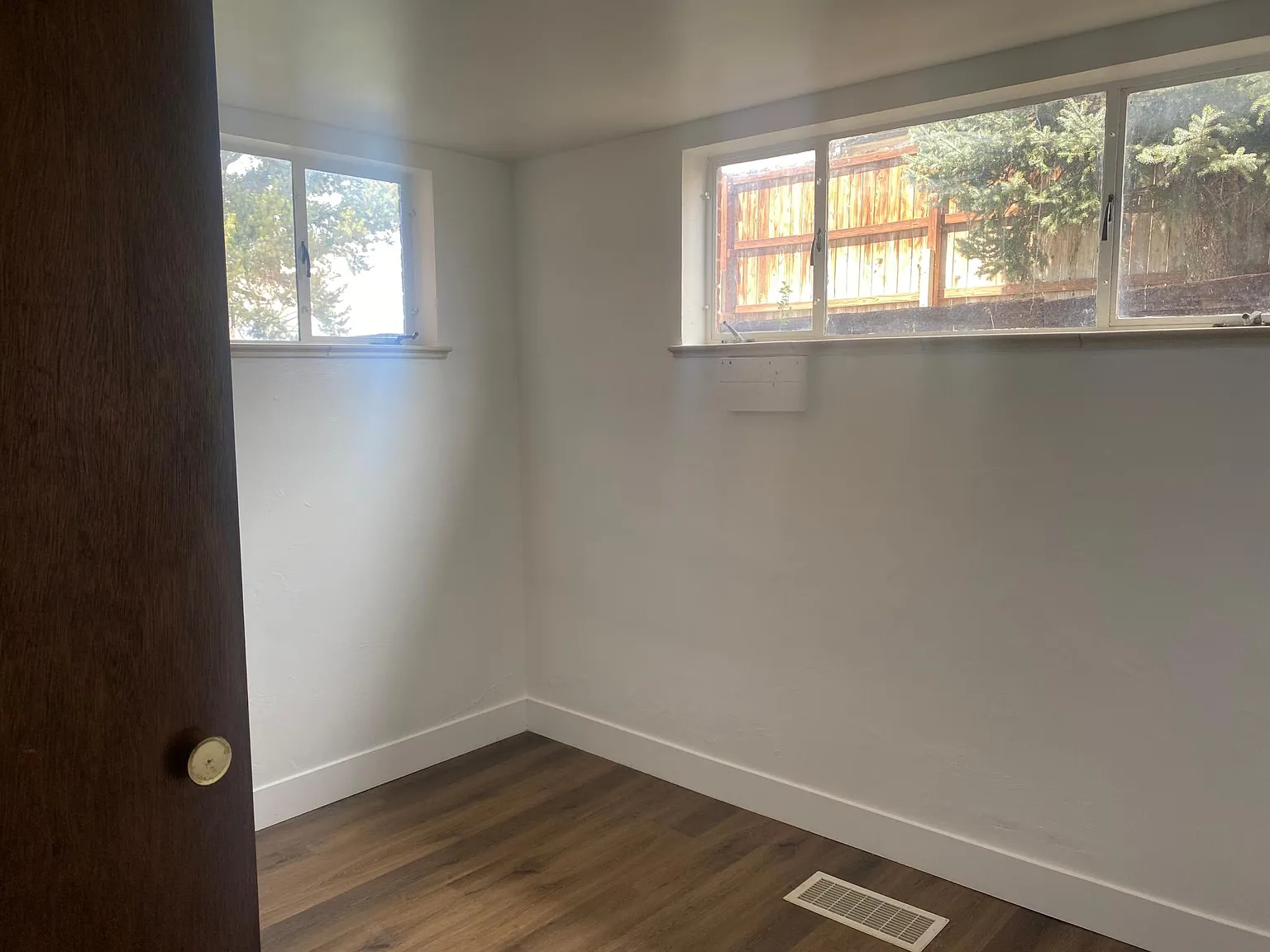 8 N Perry St — Photo 4