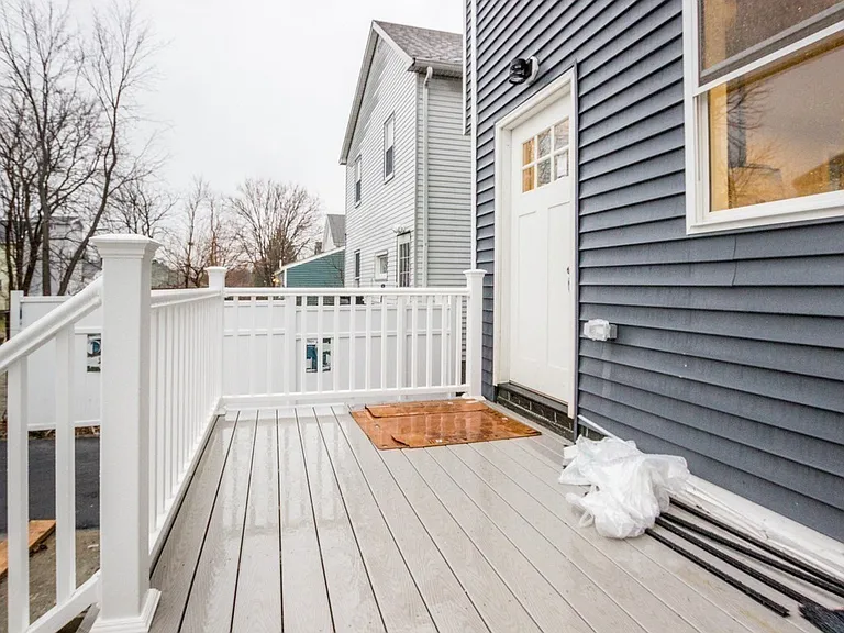 68 Rockwell Ave — Photo 13