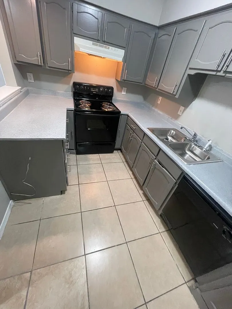 412 B Hollandale Circle — Photo 3