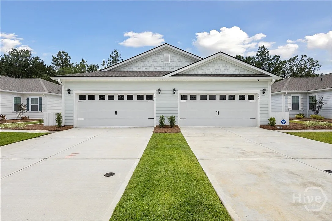 3 bed, 2.0 bath, 1397 sqft, $2,250 — Photo 2