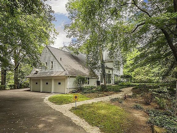 5th image of 33845 Chagrin Blvd