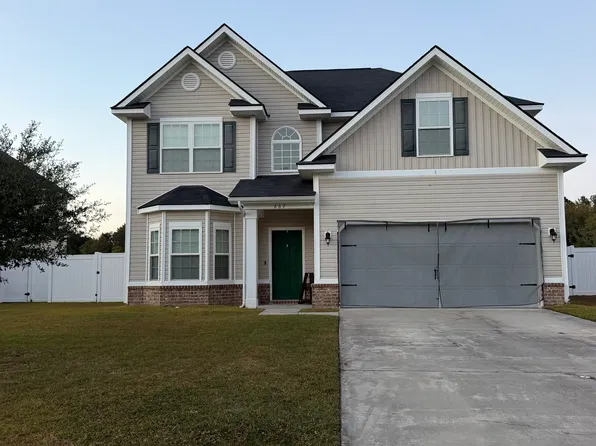 667 Red Oak Ln, Hinesville, GA 31313