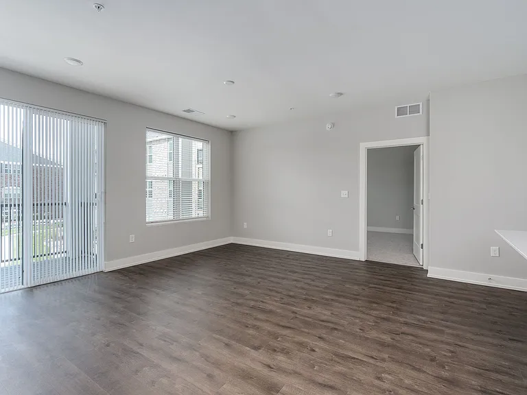 Knob Hill Apartments — Photo 9