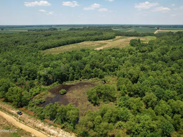 32 Highway, Charleston, MS 38921