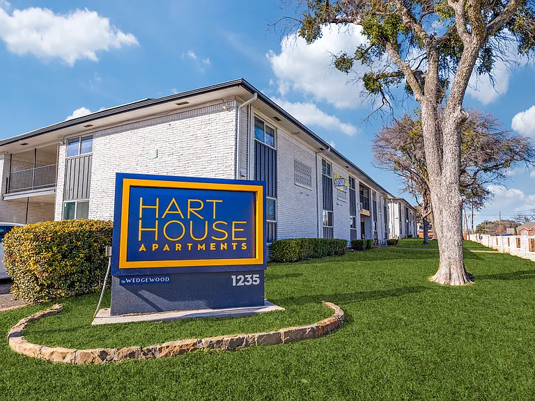 Hart House Apartments — Photo 1