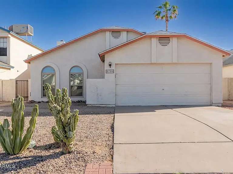 8759 W Grovers Ave — Photo 2