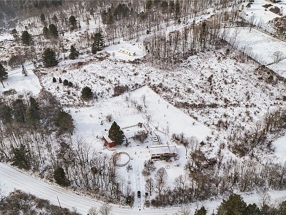 5th image of 35 Howe Rd