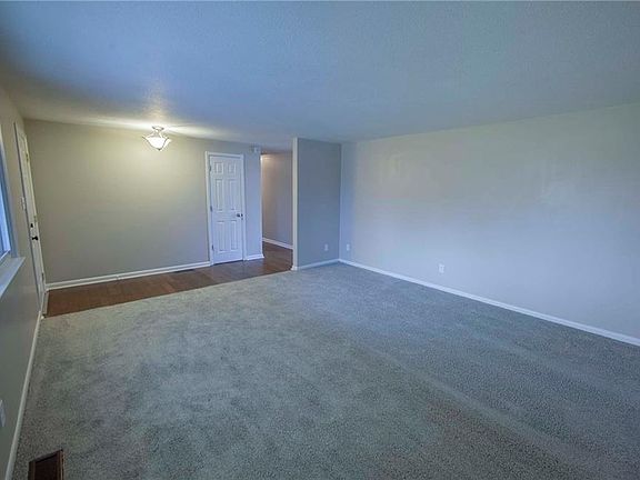 4th image of 235 E Mariam St