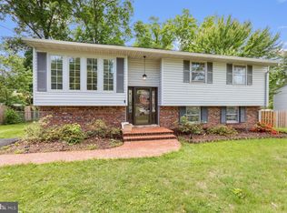 14913 Carlbern Dr, Centreville, VA 20120