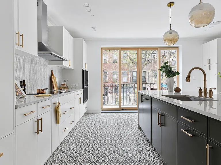516 Lexington Ave #1 — Photo 2
