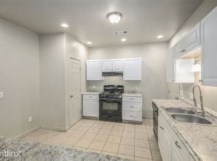 107 N Magnolia St, Highlands, TX 77562