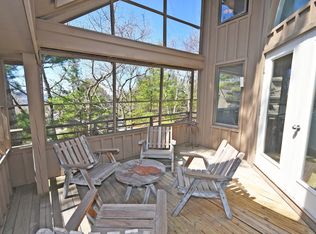 10 Hawks Nest Gln, Glen Arbor, MI 49636