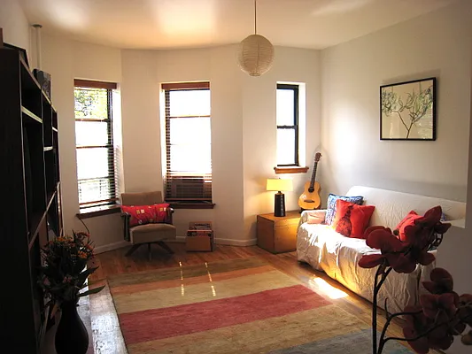 Sold by Garfield Realty  | media 6