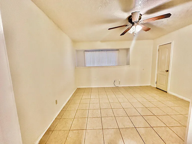 320 S Avenue F — Photo 5