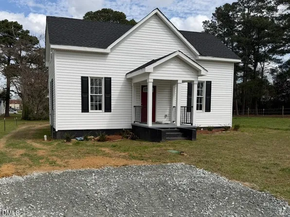 305 E Harnett St, Benson, NC 27504
