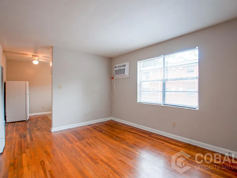 896 Greenwood Ave NE — Photo 19