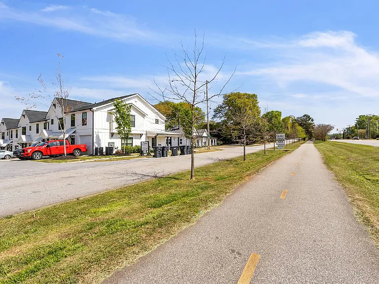 8 Tolar Rd — Photo 40