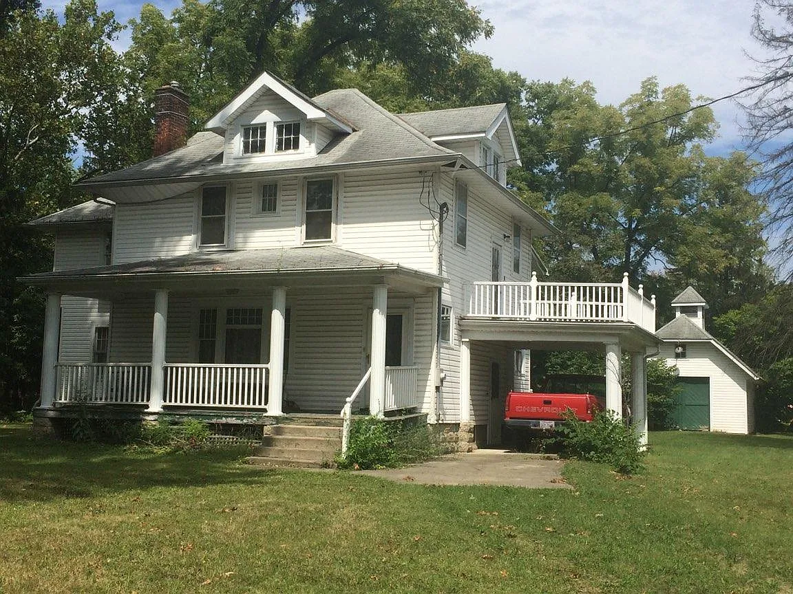 65 Forest Ave photo 1