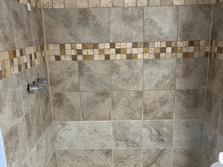 shared bathroom (common area)