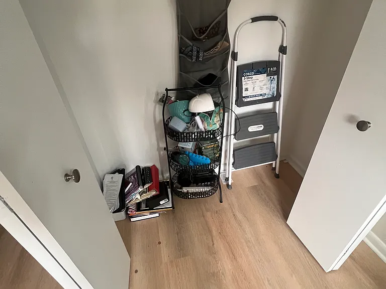 96 Featherstone Dr — Photo 10