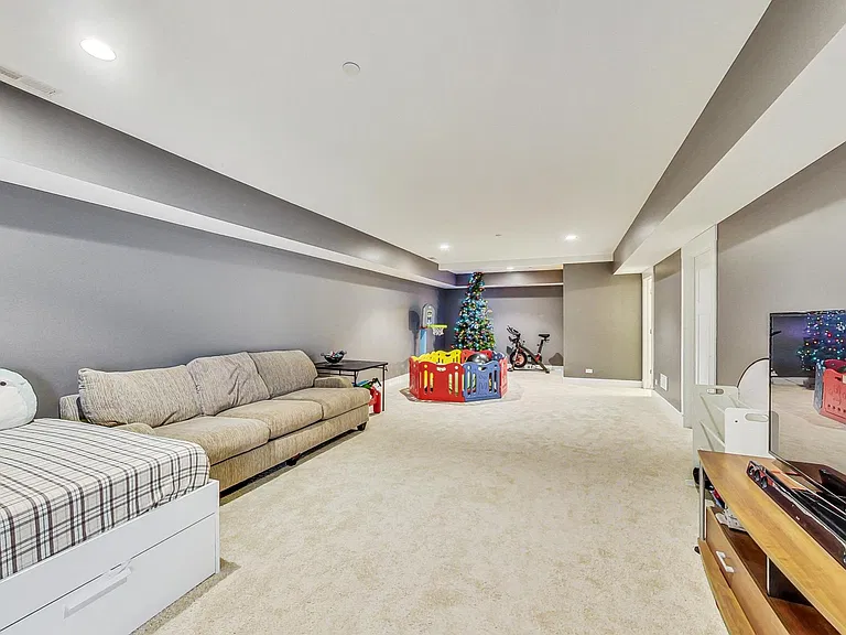 8101 Floral Ave — Photo 31
