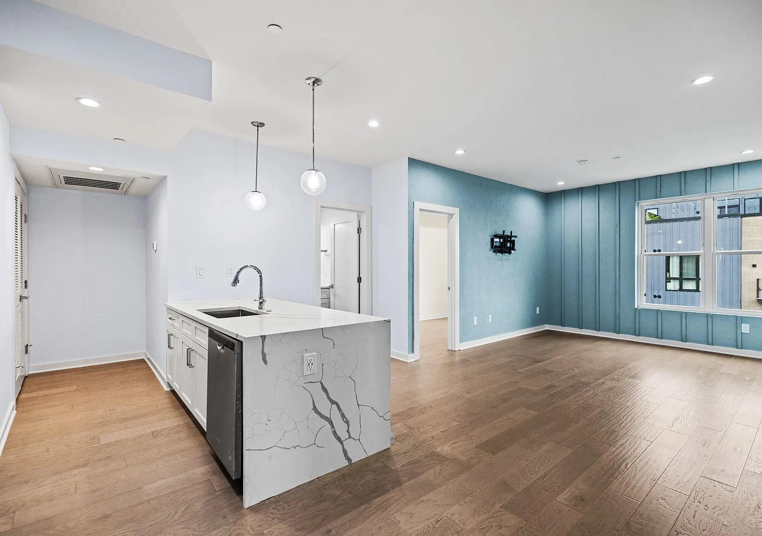 Modern Condo Near H St | 2 Bed | 2 Bath | 975 Sf | 1 Parking Space — Photo 1