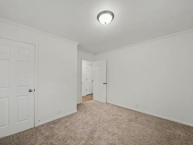 613 N Ashland Ave — Photo 6