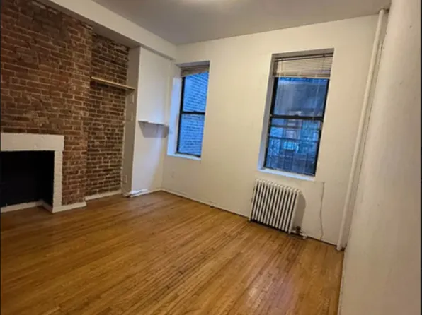 442 West 45th Street image 1 of 6