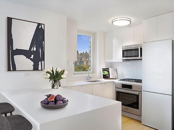 5th image of 322 W 57th St APT 37G