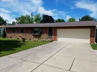 430 Robert Ln, Green Bay, WI 54311