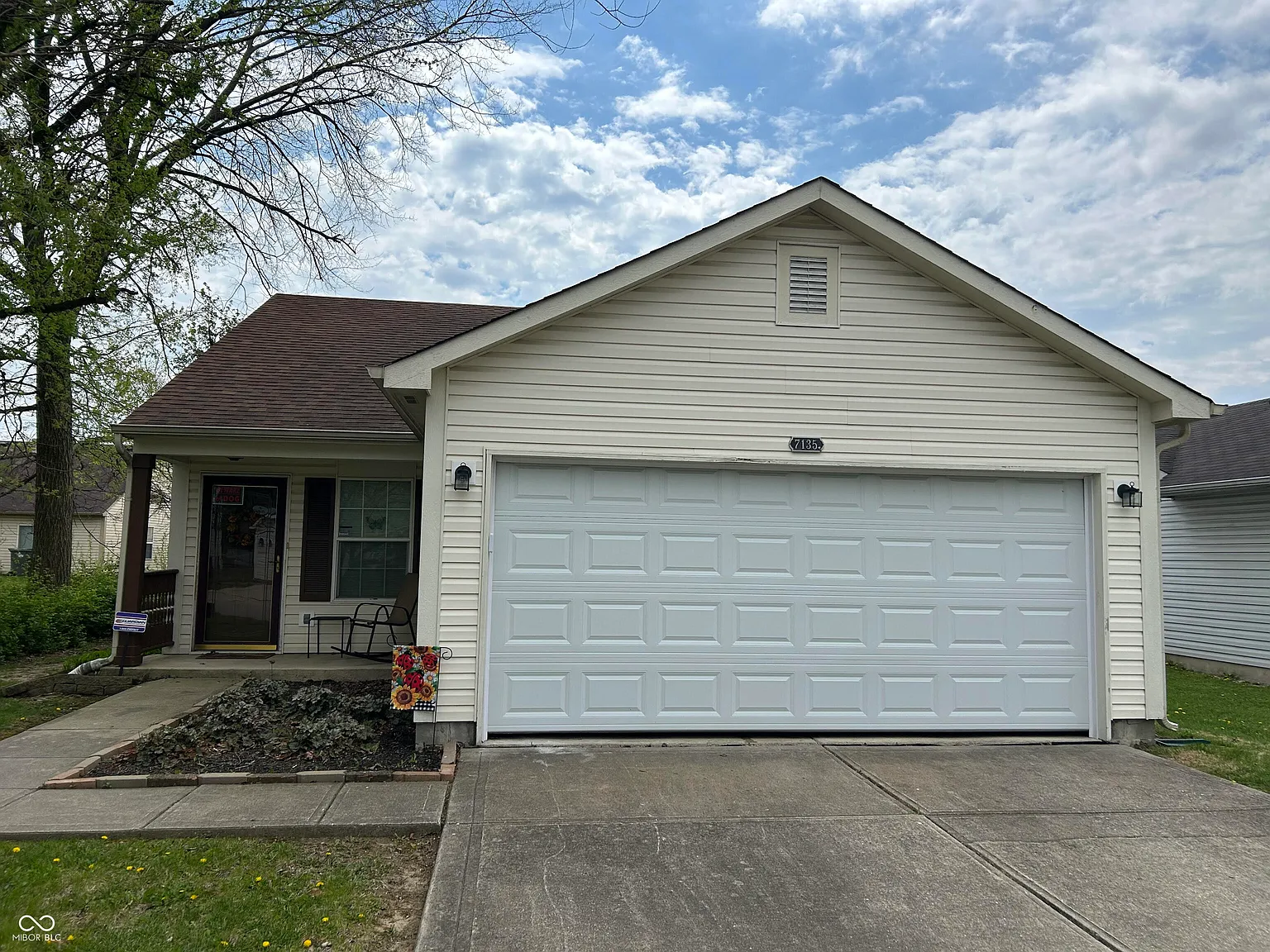 7135 Mars Dr photo 1