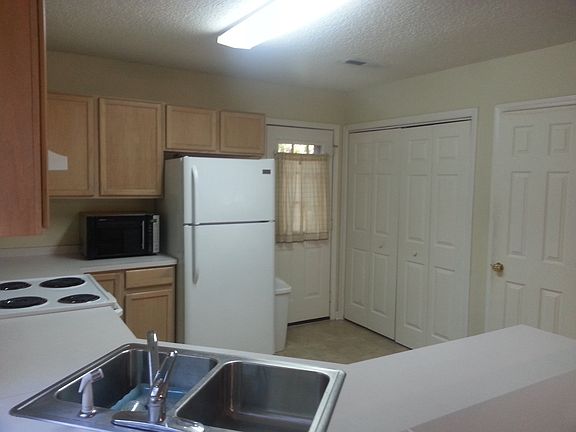 4th image of 3810 Harmony Cir