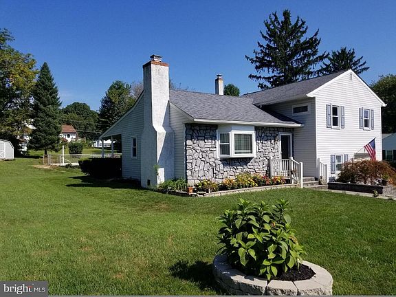2nd image of 939 Cedarwood Ave