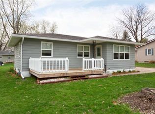 219 Country View Dr, Hudson, IA 50643