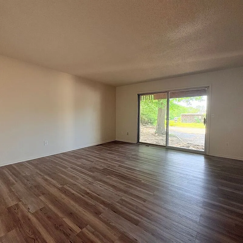 2 bed, 1.0 bath, 891 sqft, $995 — Photo 3